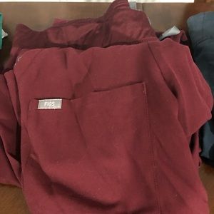 FIGS Catarina Top Size Medium Maroon / burgundy